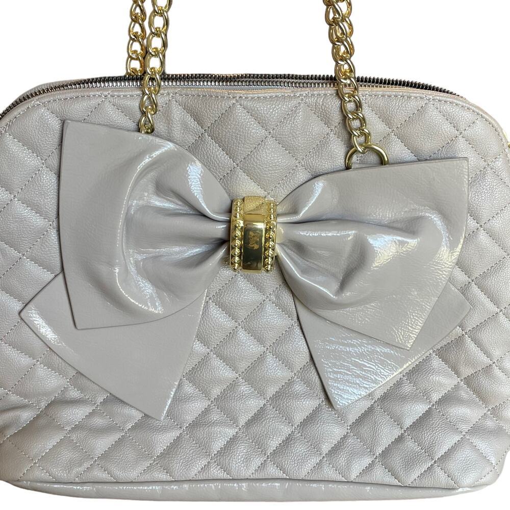 Betsey Johnson Large Cream Quilted Bow Purse - Picture 2 of 10